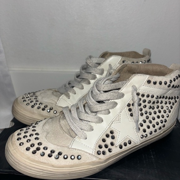 Shu Shop Severine Silver Sneaker - Picture 2 of 6